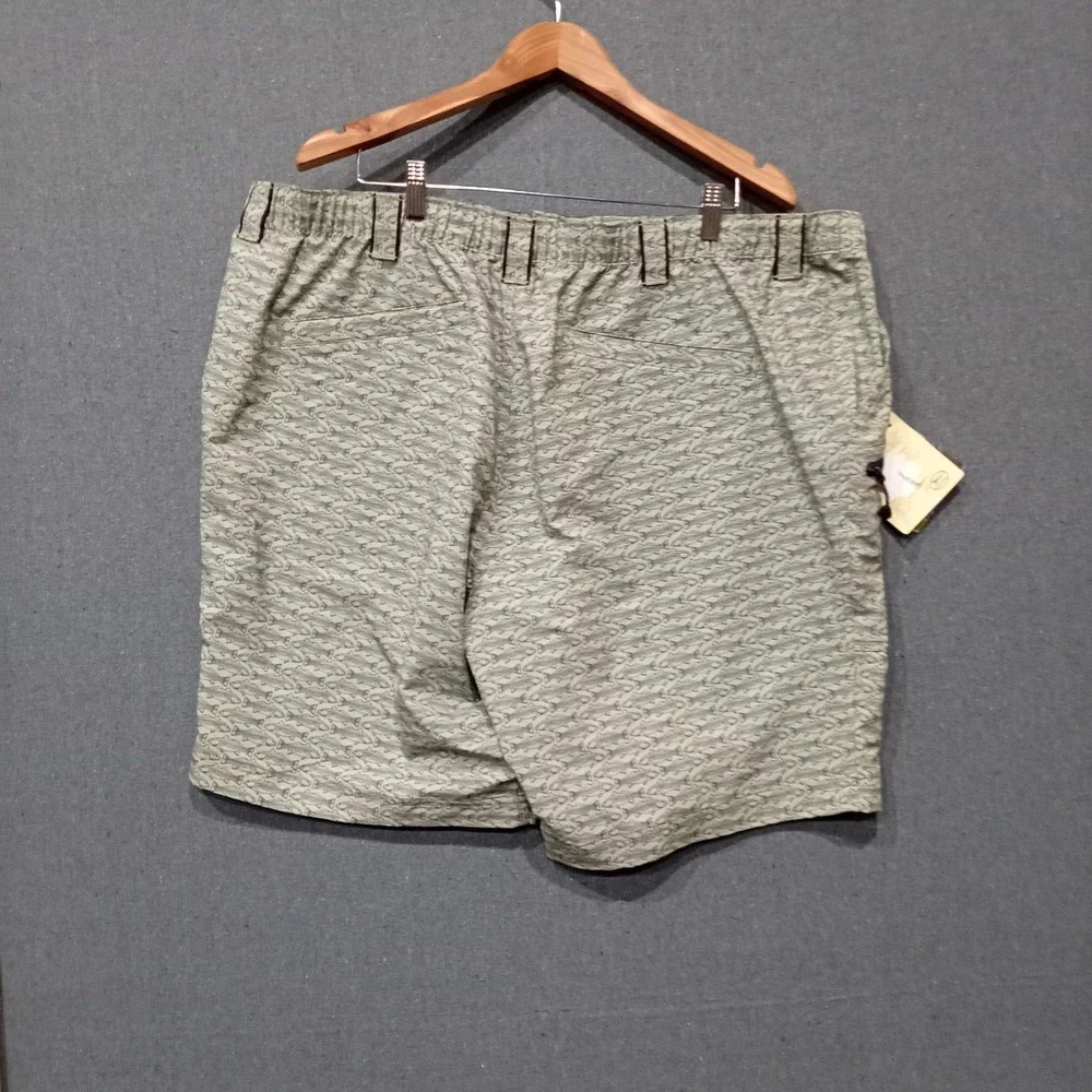 TrueFlies Shell Creek Shorts Mens XXL Green Fish Print 9 Inseam SPF 30 NWT